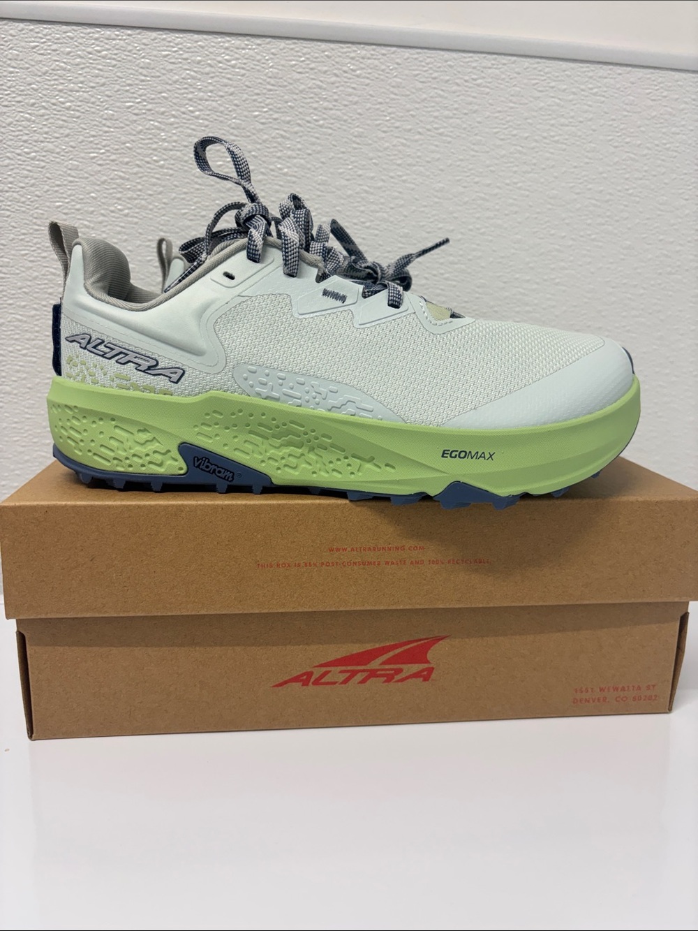 Altra Women’s Timp 6 mint running shoe new with box